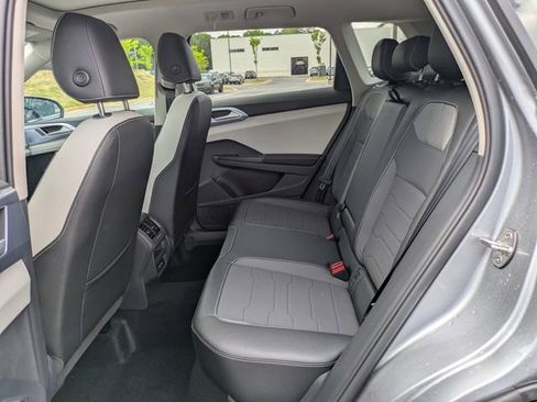 New 2026 Volkswagen Taos SE FWD image 14