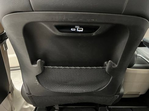 Used 2021 Chrysler Pacifica Touring-L FWD image 23