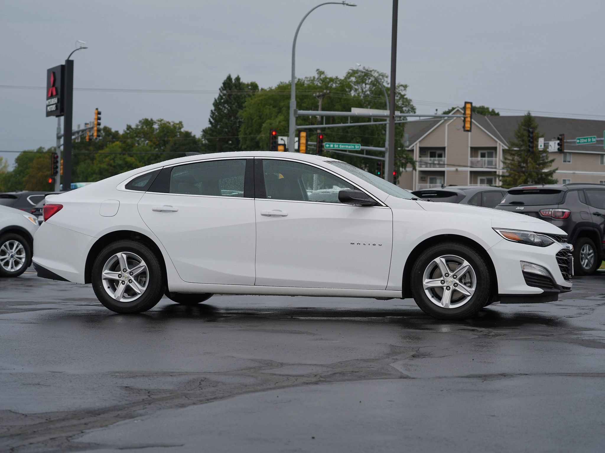 Used 2020 Chevrolet Malibu LS FWD image 2