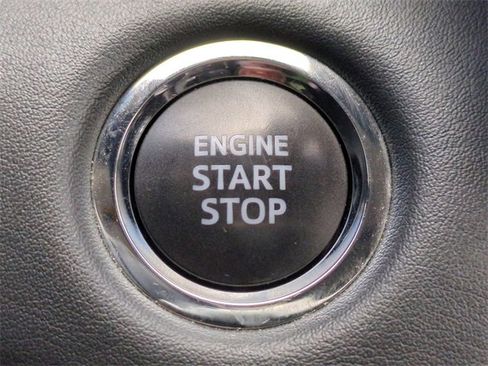 Certified 2023 Toyota Highlander XLE image 28