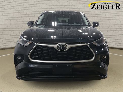 Used 2023 Toyota Highlander LE image 2