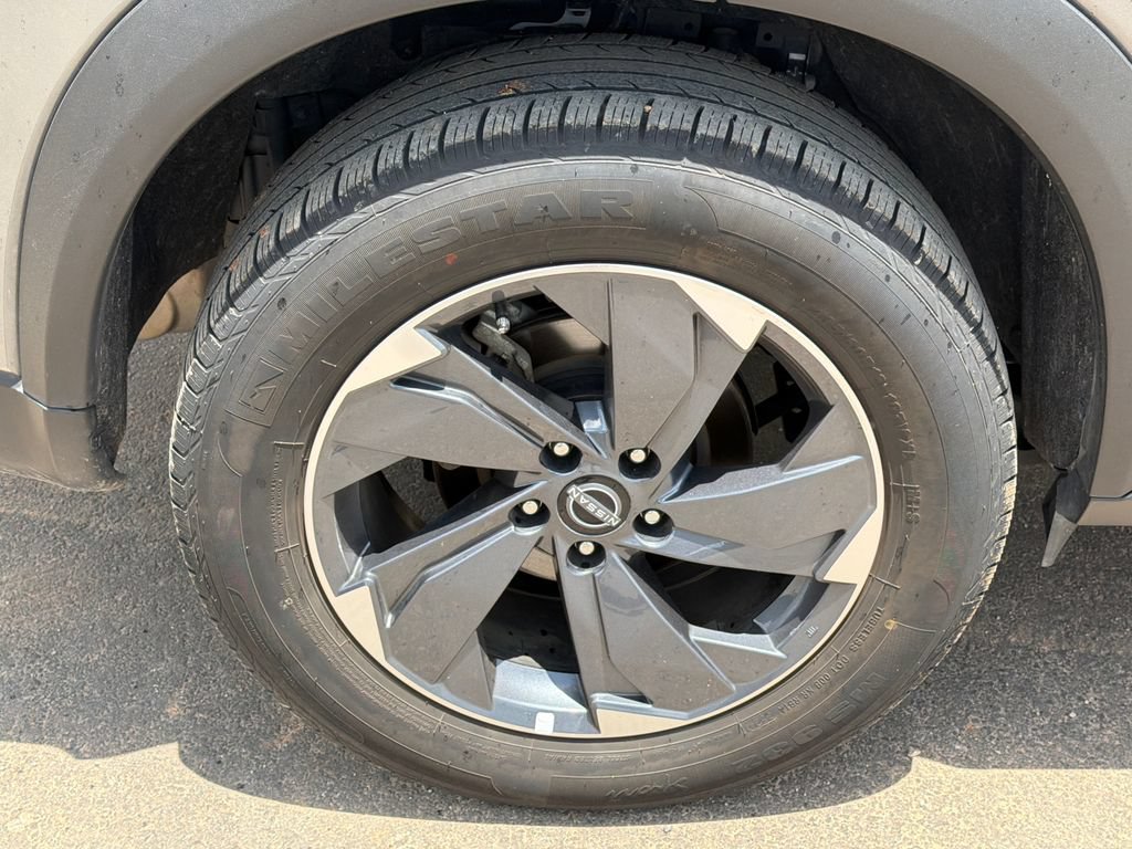 Used 2025 Nissan Rogue SV FWD image 17