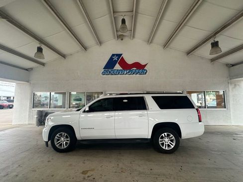 Used 2018 Chevrolet Suburban LT image 2