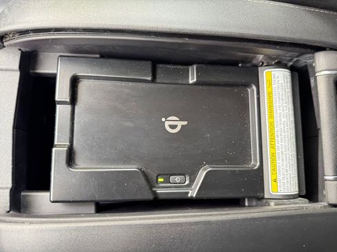Used 2021 Toyota Highlander XLE AWD/4WD image 19