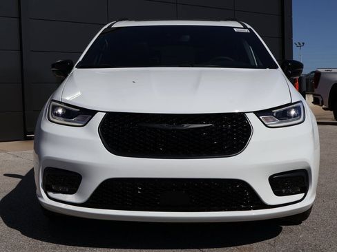 New 2026 Chrysler Pacifica Limited w/ S Appearance Package image 7