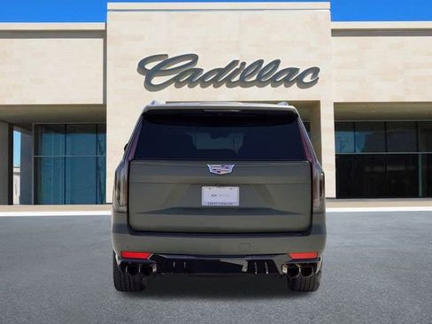Certified 2024 Cadillac Escalade V w/ Heavy-Duty Trailer Package image 5