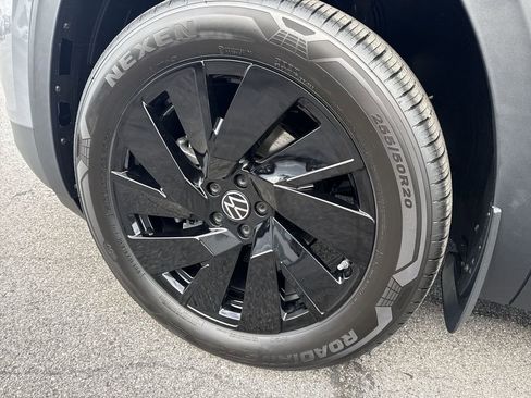 New 2026 Volkswagen Atlas Cross Sport SE image 8