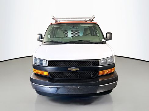 Used 2018 Chevrolet Express 3500 w/ Driver Convenience Package RWD image 2