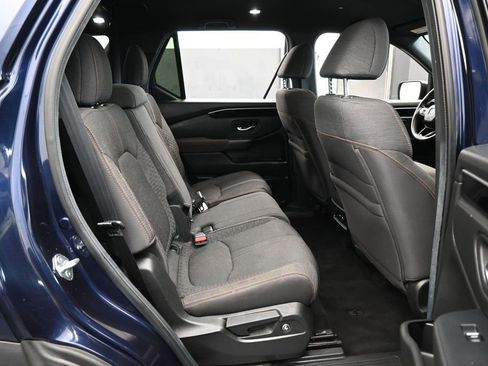Used 2025 Honda Pilot Sport image 35