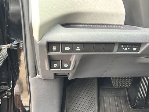 Used 2023 Toyota Sienna XLE w/ XLE Plus Package image 21