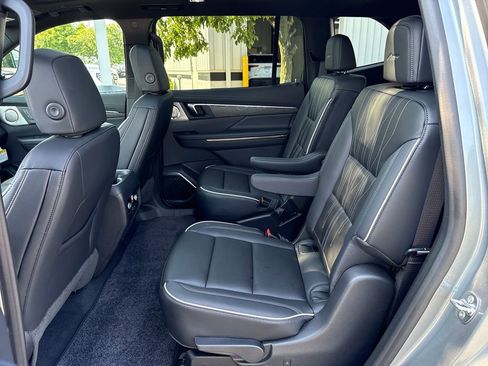 New 2026 Buick Enclave Avenir w/ Super Cruise Package FWD image 40