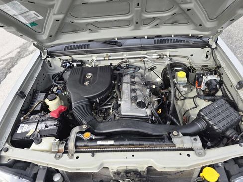 Used 2004 Nissan Frontier XE w/ (VTP) Value Truck Pkg image 10