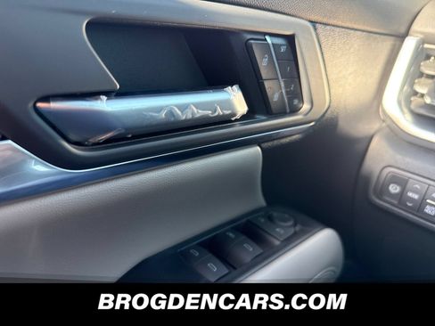 New 2027 GMC Terrain Elevation w/ Elevation Premium Package AWD/4WD image 8