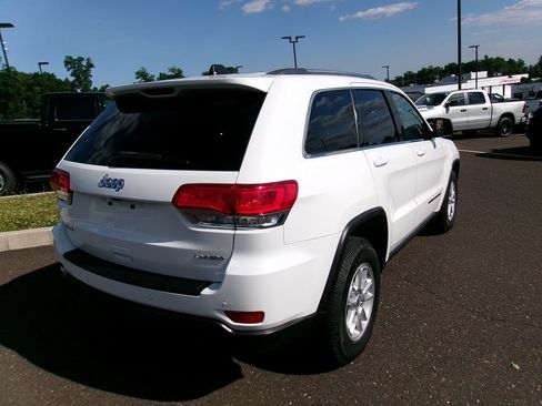 Certified 2019 Jeep Grand Cherokee Laredo w/ Security & Convenience Group AWD/4WD image 3