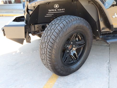 Used 2018 Jeep Wrangler Unlimited Sport S AWD/4WD image 17