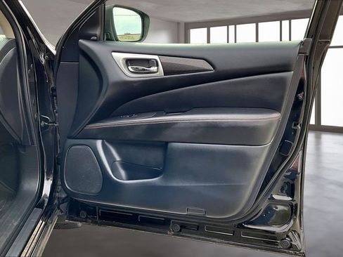 Used 2019 Nissan Pathfinder S AWD/4WD image 25