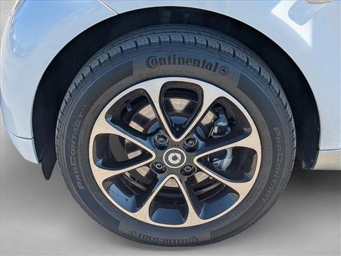 Used 2016 smart fortwo pure image 21