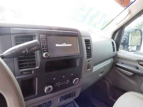 Used 2021 Nissan NV 2500 SV image 6