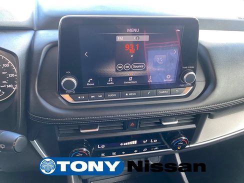 Used 2025 Nissan Rogue SV AWD/4WD image 34
