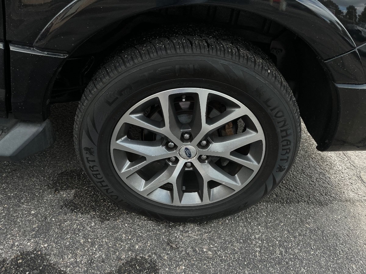 Used 2015 Ford Expedition EL XLT w/ Equipment Group 202A RWD image 45