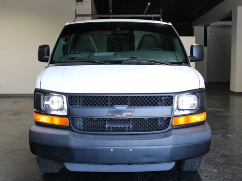 Used 2011 Chevrolet Express 2500 RWD image 7