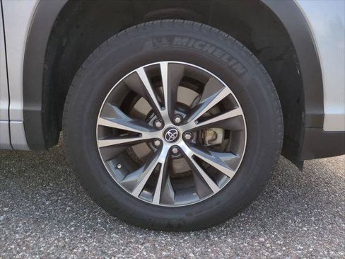 Certified 2018 Toyota Highlander LE FWD image 11