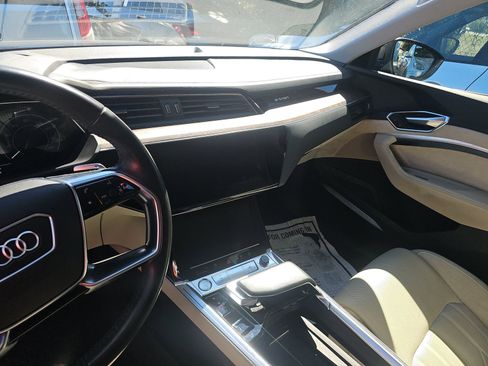 Used 2019 Audi e-tron Prestige w/ Prestige Package image 14