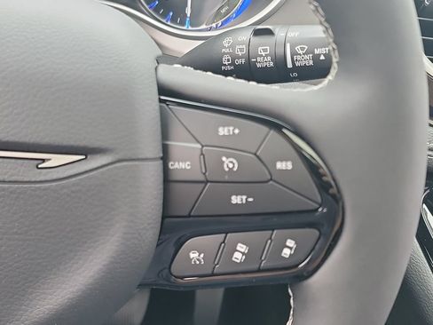 New 2027 Chrysler Pacifica Limited FWD image 20