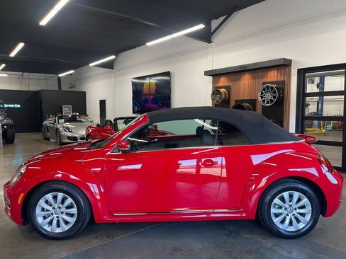 Used 2018 Volkswagen Beetle 2.0T Coast FWD image 9