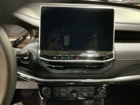 Used 2024 Jeep Compass Latitude w/ Convenience Group image 27