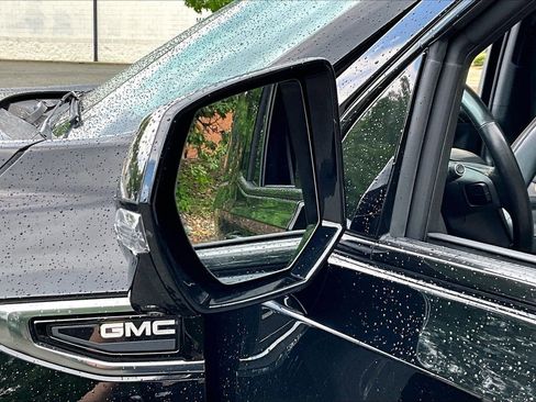 Used 2023 GMC Yukon AT4 w/ Technology Package AWD/4WD image 30