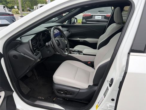 Used 2025 Lexus RX 350 Premium w/ Accessory Package AWD/4WD image 11