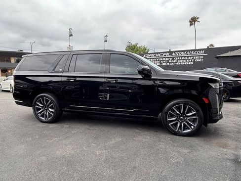 Used 2022 Cadillac Escalade ESV Sport Platinum w/ Heavy-Duty Trailer Package AWD/4WD image 31