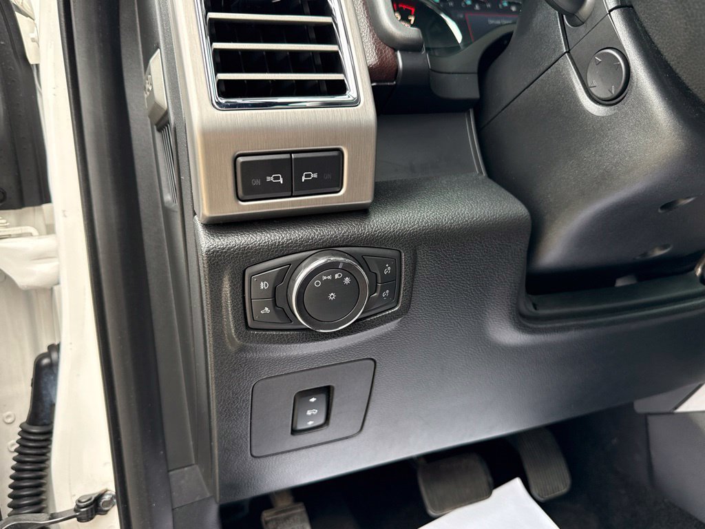 Used 2015 Ford F150 Platinum w/ Equipment Group 701A Luxury AWD/4WD image 32