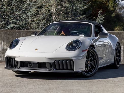 Certified 2026 Porsche 911 Targa 4 GTS AWD/4WD image 22