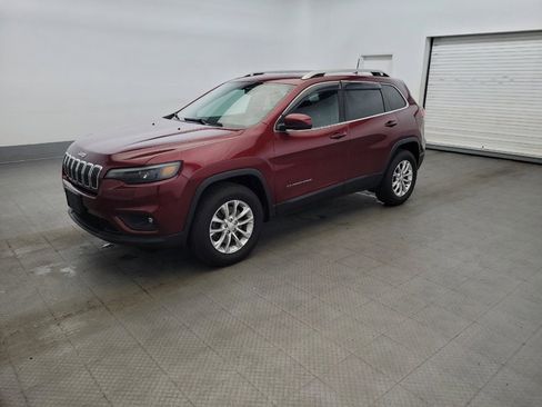 Used 2019 Jeep Cherokee Latitude w/ Cold Weather Group AWD/4WD image 2