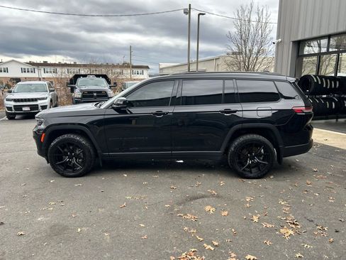 Used 2023 Jeep Grand Cherokee L Limited w/ Black Appearance Package image 7
