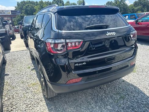 Used 2025 Jeep Compass Limited AWD/4WD image 4