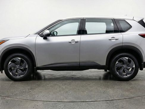 Used 2025 Nissan Rogue SV image 5