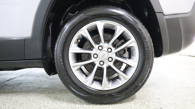 Used 2020 Jeep Cherokee Latitude Plus w/ Comfort/Convenience Group FWD image 21