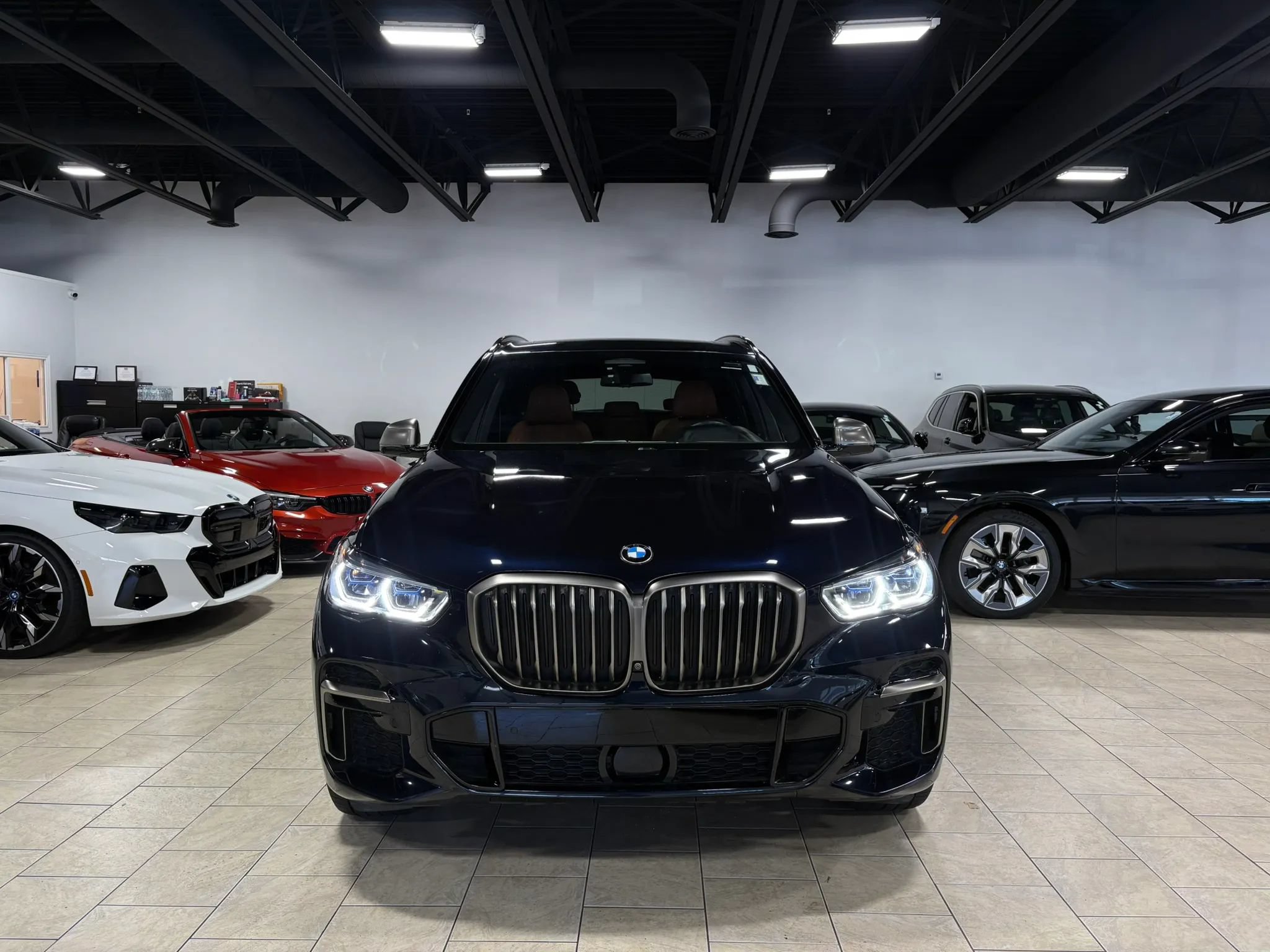 Used 2022 BMW X5 M50i w/ Executive Package AWD/4WD image 3