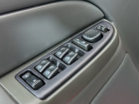 Used 2006 GMC Sierra 2500 SLE AWD/4WD image 16