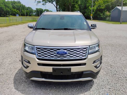 Used 2017 Ford Explorer Platinum AWD/4WD image 2