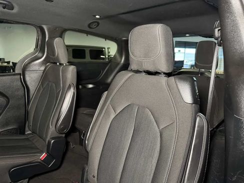 Used 2018 Chrysler Pacifica Touring Plus w/ S Appearance Package FWD image 20