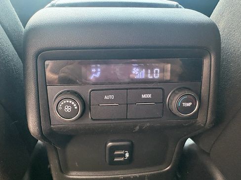 Used 2018 GMC Acadia SLE FWD image 26