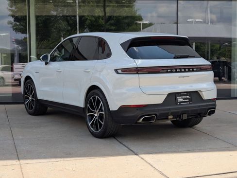 Certified 2025 Porsche Cayenne E-Hybrid AWD/4WD image 3