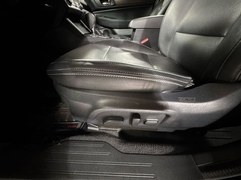 Used 2016 Subaru Outback 3.6R Limited image 18