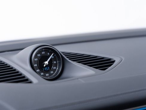 Certified 2025 Porsche Macan Electric RWD image 24