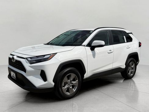Used 2025 Toyota RAV4 XLE AWD/4WD image 5