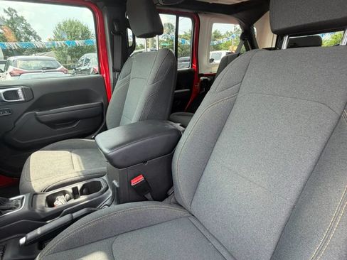 Used 2024 Jeep Wrangler Unlimited AWD/4WD image 11